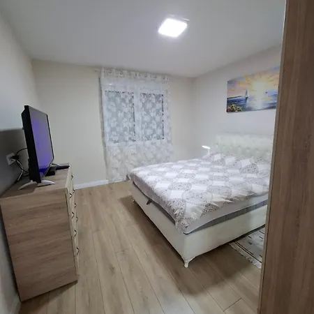 Vuk Apartamento *